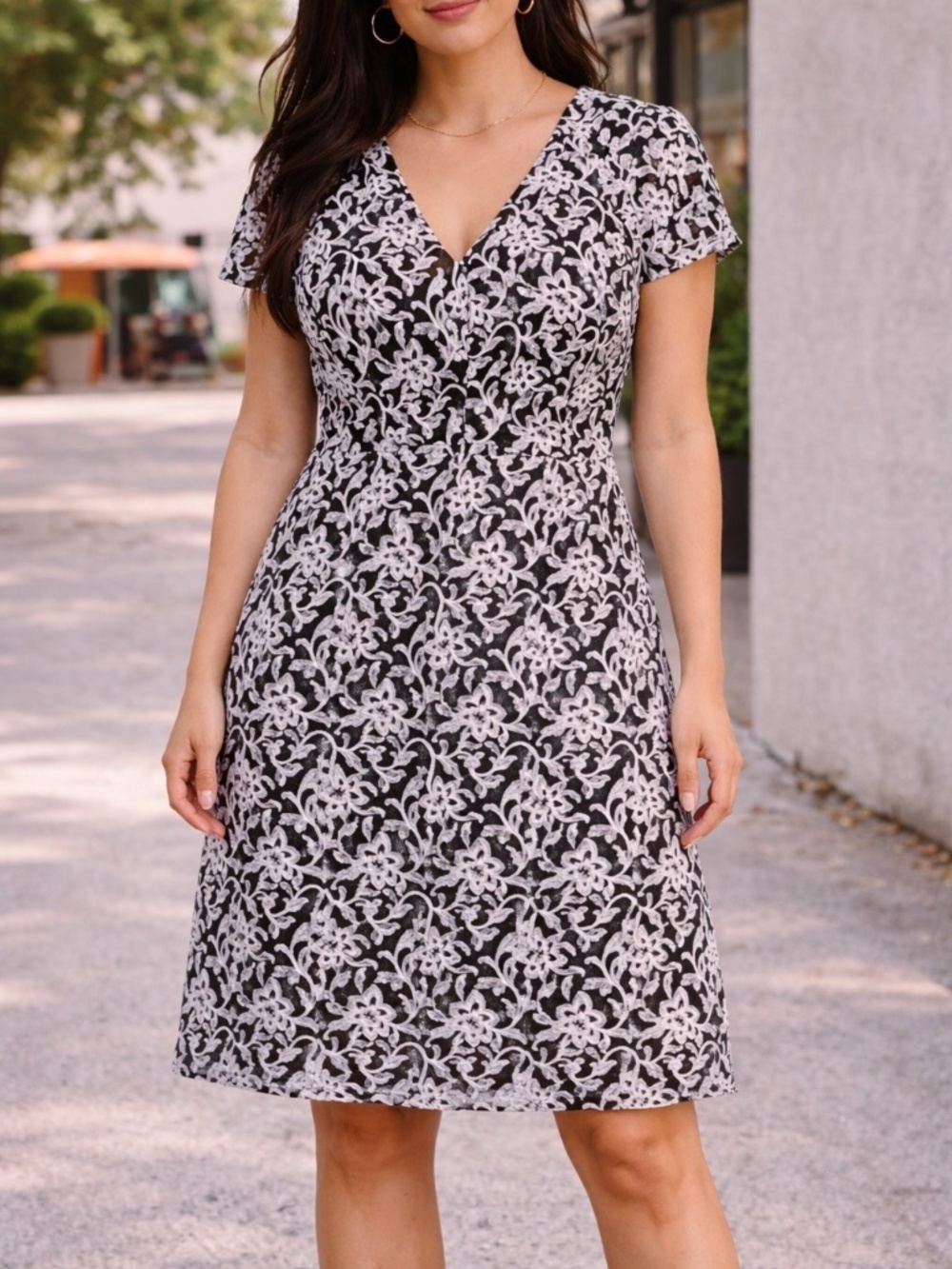 Vintage Lauren Ralph Lauren Sheath Dress Size 8 Black White Floral Embroidered